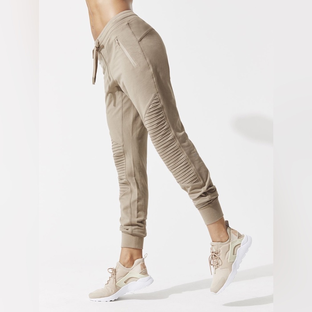 Alo Yoga Urban Moto Joggers (Gravel)